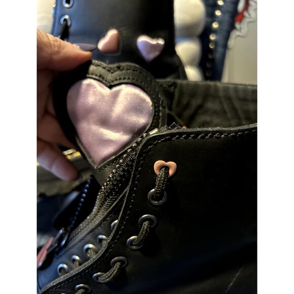 Dr Martens Sinclair Hearts Black size 9/EU 41 - Picture 3 of 6